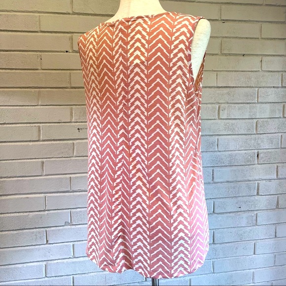 NWT🌸Printed Sleeveless Blouse - Picture 3 of 9